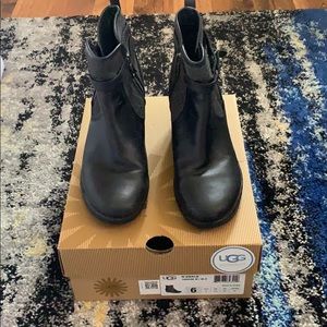 Ugg wedge boot size 6